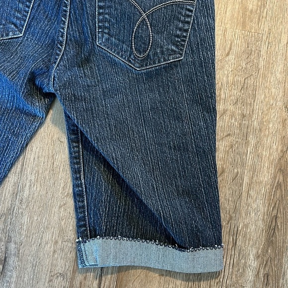 CALVIN KLEIN JEAN SHORTS SIZE(4) - Picture 8 of 9